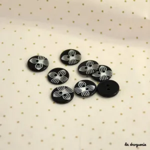 15 mm “Engraved Petal” button