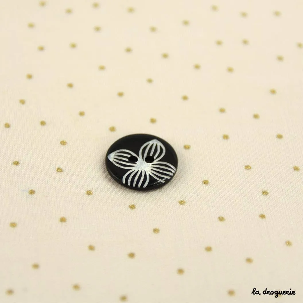 15 mm “Engraved Petal” button