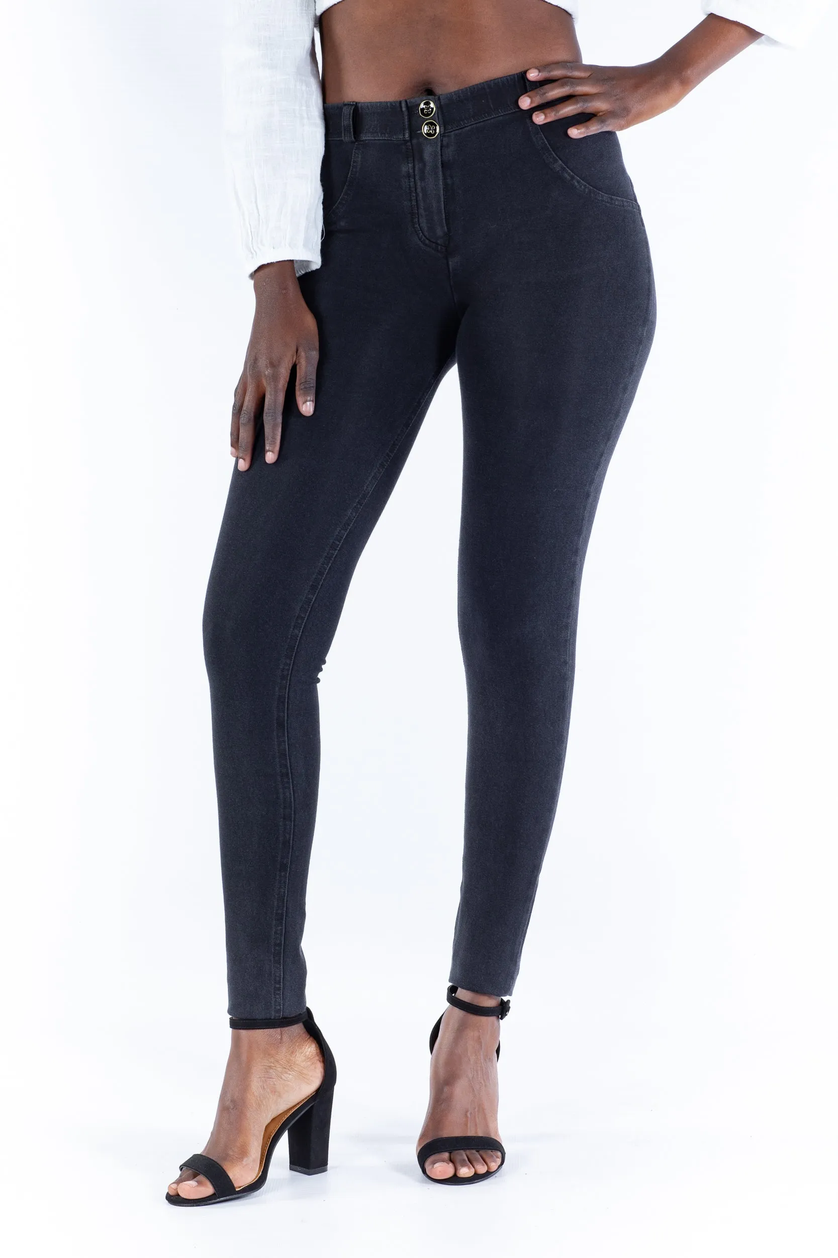 Mid waist Butt lifting Shaping Jeans/Jeggings - Black wash